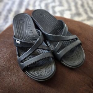 Womens slip on Crocs 8W